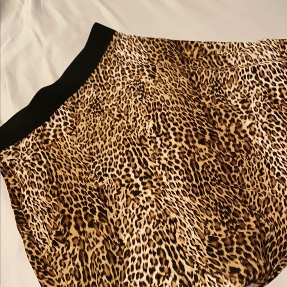 Karen Kane knee length Leopard print skirt - Picture 4 of 7